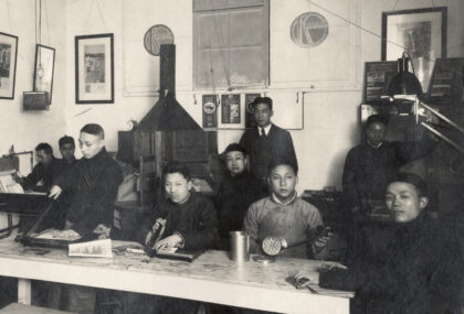 【jpg清晰版】1923年上海柯达专业学校的学生.jpg