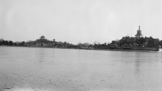 【jpg清晰版】1923年北京北海白塔与公园.jpg