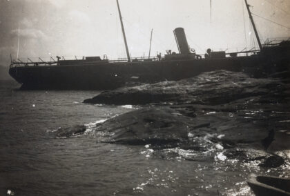 【jpg清晰版】1923年台风导致s.s.suntak船在香港青洲岛失事.jpg