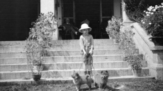 【jpg清晰版】1924 1925年上海一个孩子与松狮犬（hazelwood）.jpg