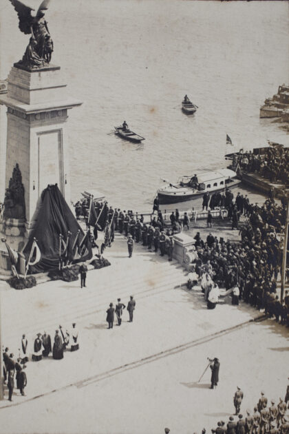 【jpg清晰版】1924年上海战争纪念碑揭幕仪式上的军方与市政人员集会.jpg