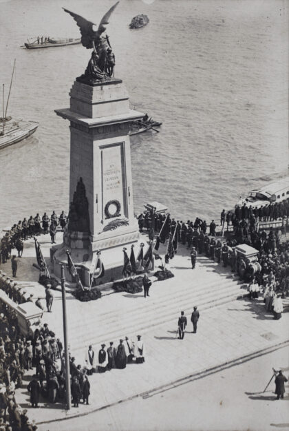 【jpg清晰版】1924年上海阵亡将士纪念碑揭幕典礼上的军方与市政人员集会.jpg