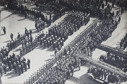 【jpg清晰版】1924年上海阵亡将士纪念碑揭幕典礼上的军方与市政代表.jpg