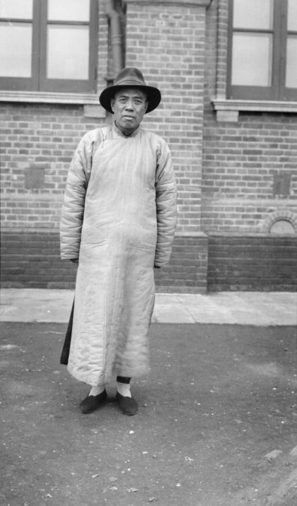 【jpg清晰版】1924年中国牛庄一名男子.jpg