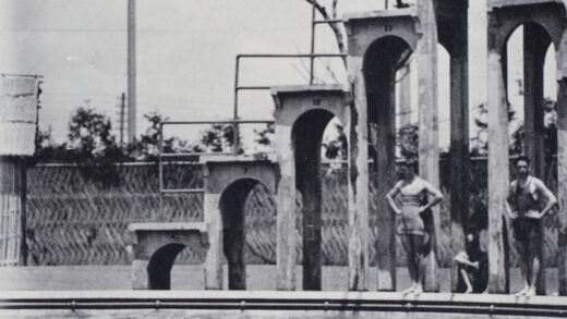 【jpg清晰版】1924年哈里·哈钦森从上海虹口露天游泳池的高台跳水.jpg