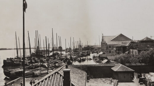 【jpg清晰版】1924年长沙洪水中的滨水建筑与船只.jpg