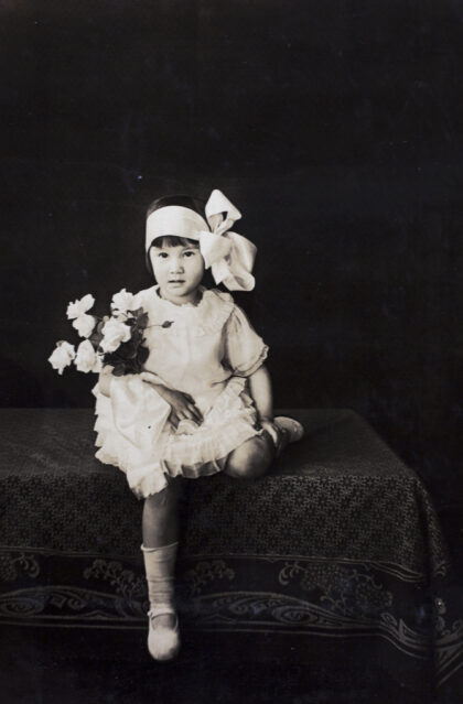 【jpg清晰版】1925年11月7日上海玛吉·哈钦森与约翰·亨德森婚礼上的花童——比娅·哈钦森.jpg