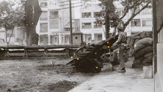 【jpg清晰版】1925年6月广州某建筑周围的士兵与防御工事.jpg