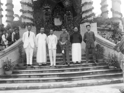 【jpg清晰版】1925年孙科、廖仲恺等人在孙中山纪念活动上的合影.jpg