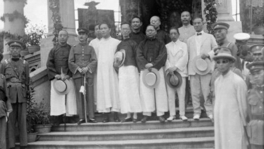 【jpg清晰版】1925年孙科、汪精卫和廖仲恺等人在孙中山纪念活动上的合影.jpg