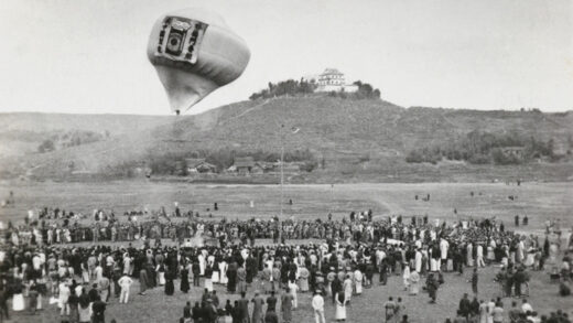 【jpg清晰版】1925年左右为宣传哈德门香烟放飞广告气球.jpg