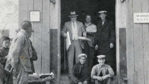 【jpg清晰版】1925年汕头反英抵制运动中的英国海军与侨民.jpg