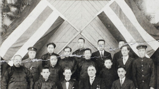 【jpg清晰版】1925年瑷珲海关总部工作人员.jpg