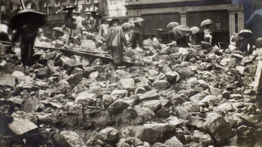 【jpg清晰版】1926年7月19日暴雨对香港坚道造成的损毁.jpg