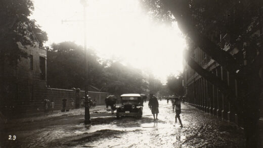 【jpg清晰版】1926年7月19日暴雨导致洪水香港中环皇后大道.jpg