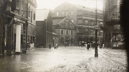 【jpg清晰版】1926年7月19日暴雨引发的德辅道水浸香港.jpg