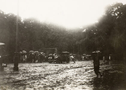【jpg清晰版】1926年7月19日暴雨引发的洪水香港中环皇后大道.jpg