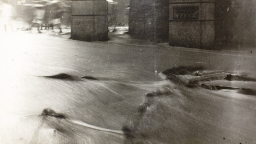 【jpg清晰版】1926年7月19日暴雨引发的洪水香港毕打街.jpg