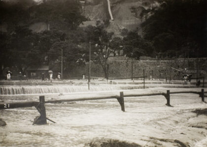 【jpg清晰版】1926年7月19日暴雨引发的洪水香港黄泥涌峡.jpg