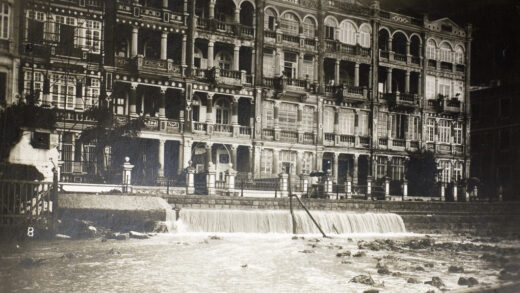【jpg清晰版】1926年7月19日暴雨引发的洪水香港黄泥涌峡.jpg