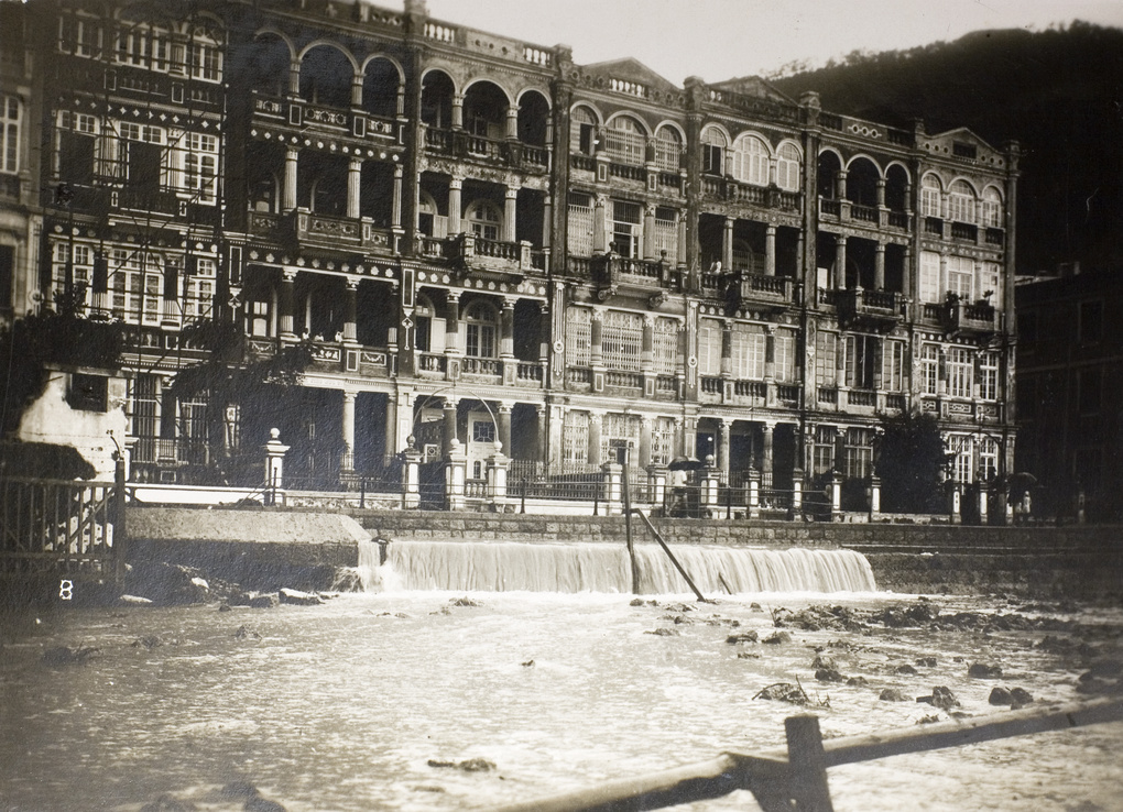 【jpg清晰版】1926年7月19日暴雨引发的洪水香港黄泥涌峡.jpg