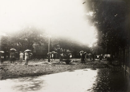 【jpg清晰版】1926年7月19日暴雨造成的损害香港中环皇后大道.jpg