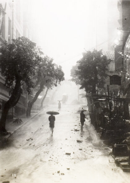 【jpg清晰版】1926年7月19日暴雨造成的损害香港云咸街（花街）.jpg