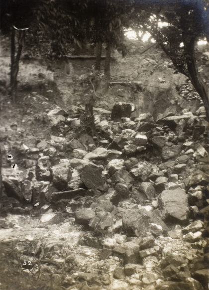 【jpg清晰版】1926年7月19日暴雨造成的损害香港坚尼地道.jpg
