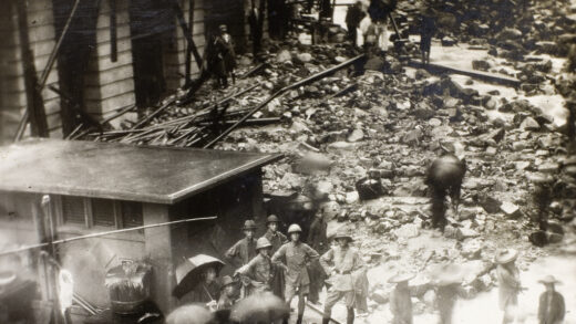【jpg清晰版】1926年7月19日暴雨造成的损害香港威提街.jpg