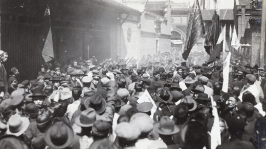 【jpg清晰版】1927年3月27日上海闸北湖州会馆外工人纠察队游行.jpg