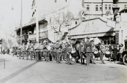 【jpg清晰版】1928年上海公共租界巡捕房副督察约翰·克劳利的葬礼.jpg