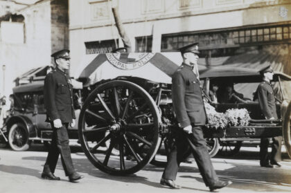 【jpg清晰版】1928年上海公共租界警务处副督察约翰·克劳利的葬礼.jpg