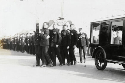 【jpg清晰版】1928年上海公共租界警务处副督察约翰·克劳利葬礼.jpg