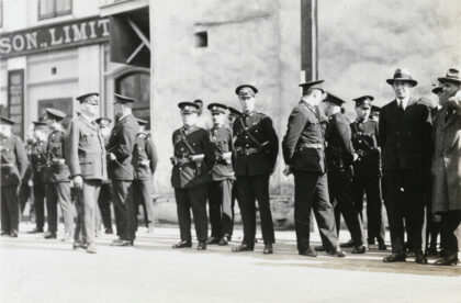 【jpg清晰版】1928年上海警务处副督察约翰·克劳利的葬礼.jpg