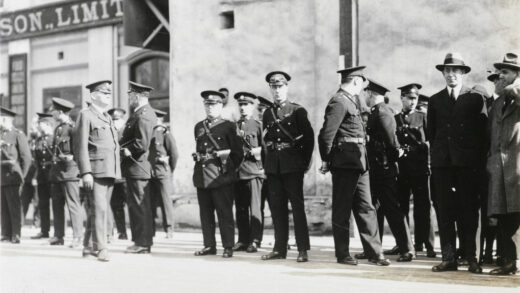 【jpg清晰版】1928年上海警务处副督察约翰·克劳利的葬礼.jpg
