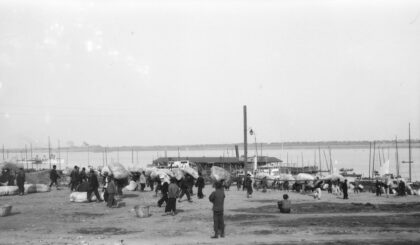【jpg清晰版】1929年在汉口卸货.jpg