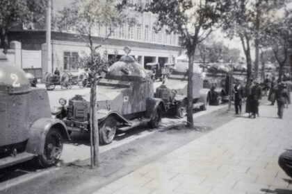 【jpg清晰版】1930年上海日本海军装甲车.jpg
