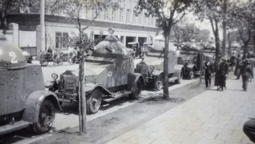 【jpg清晰版】1930年上海日本海军装甲车.jpg
