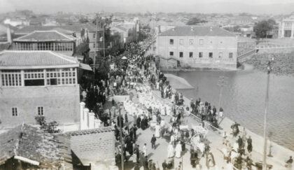 【jpg清晰版】1930年代上海一支送葬队伍.jpg