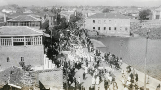 【jpg清晰版】1930年代上海一支送葬队伍.jpg