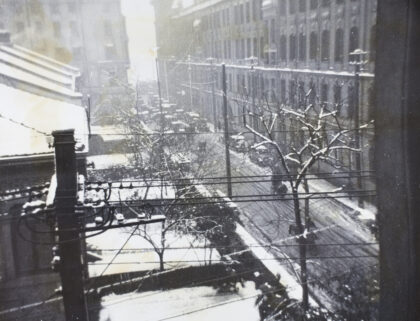 【jpg清晰版】1931年1月上海北京路下雪.jpg