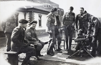 【jpg清晰版】1931年上海义勇队训练营机枪操作教程.jpg