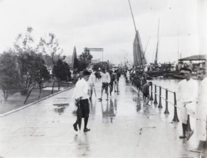【jpg清晰版】1931年洪水期间的汉口江滩武汉.jpg