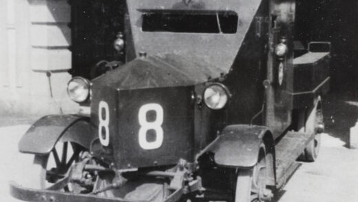 【jpg清晰版】1932年上海上海万国商团装甲车8号.jpg