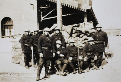 【jpg清晰版】1932年上海北站的日本海军陆战队.jpg