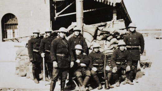 【jpg清晰版】1932年上海北站的日本海军陆战队.jpg