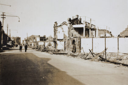 【jpg清晰版】1932年上海受损的建筑.jpg