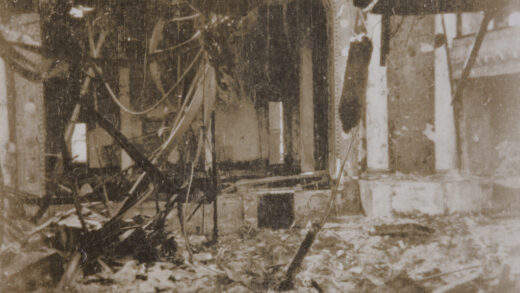 【jpg清晰版】1932年上海奥登剧院（电影院）被炸毁的内部.jpg