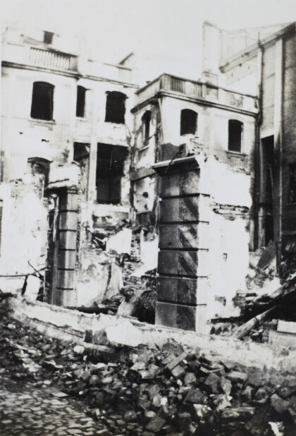 【jpg清晰版】1932年上海遭战争损毁的建筑.jpg