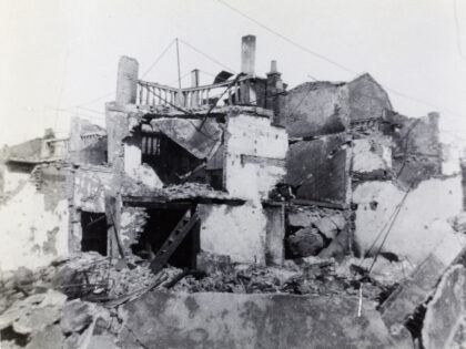 【jpg清晰版】1932年上海遭战争损毁的建筑.jpg